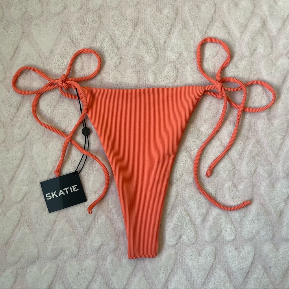 NWT Skatie Elsa Bottom - Guava